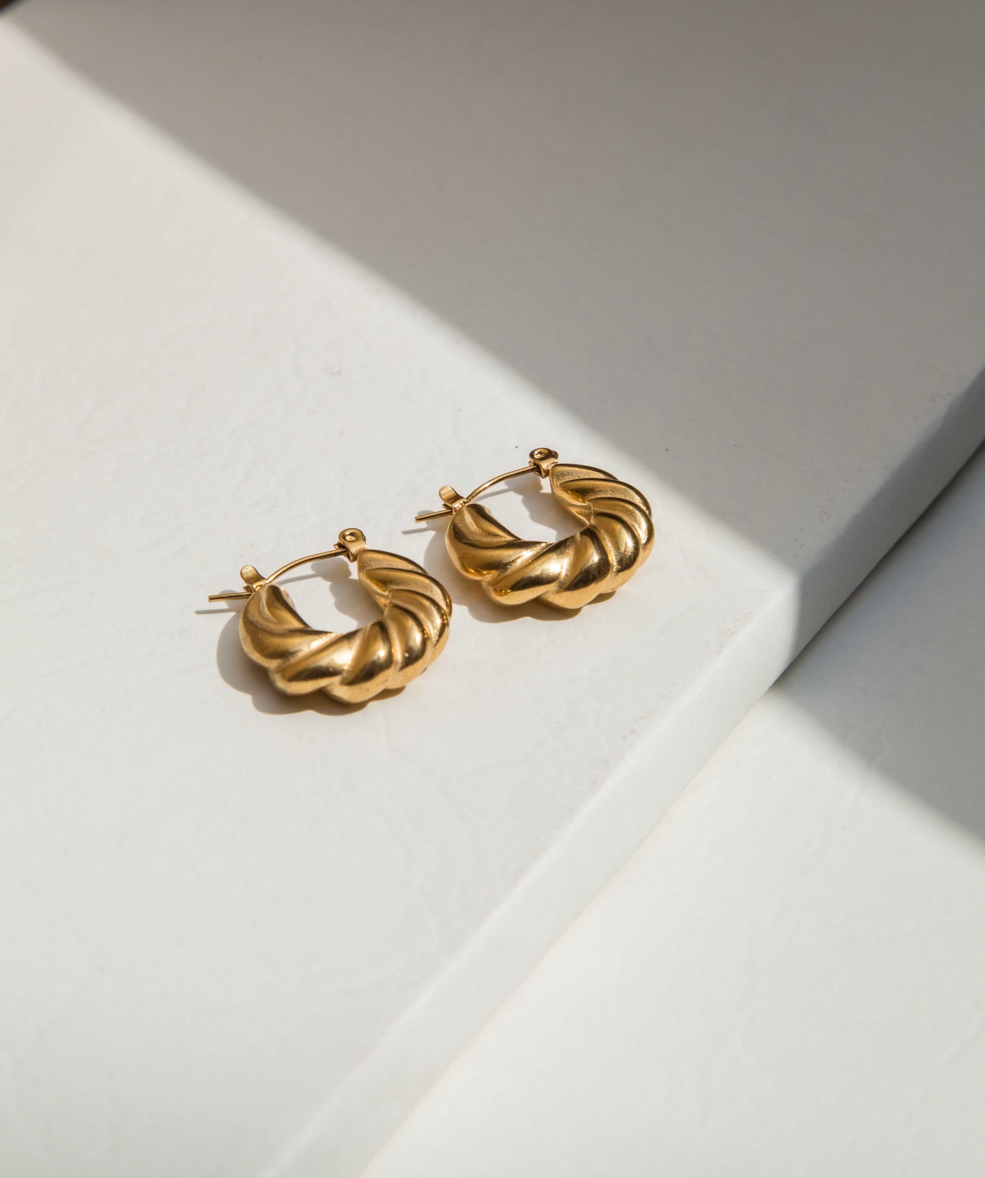 Material : Stainless Steel  - 18k Gold Plated   - Hypoallergenic   - Tarnish & Water Resistant   Dimension : Length 19mm, Width 22mm  Weight : About 13g    Stylish croissant-shaped design that adds a touch of whimsy to your look. Crafted with attention to detail, these hoops are the perfect blend of elegance and playfulness. These earrings are the perfect accessory to make a statement and add a touch of flair to any outfit.
