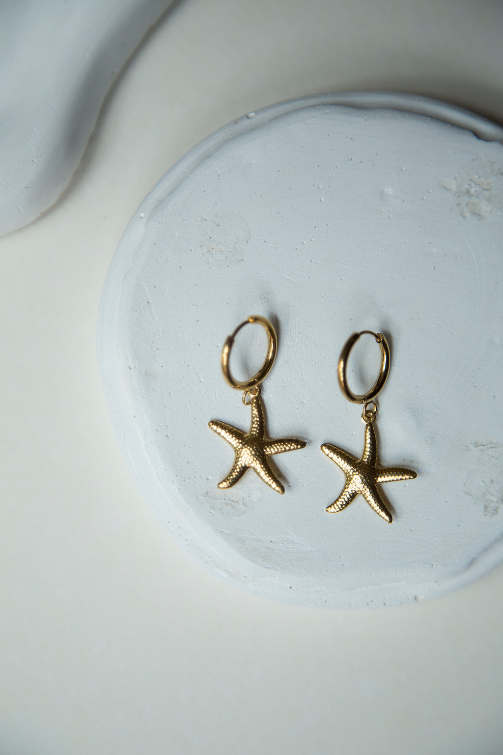 Embrace the spirit of summer with these adorable Starfish Hoop Earrings. They’re versatile enough to pair with your favorite sundress, swimwear, or casual jeans and a tee. Lightweight and comfortable, they won't weigh you down, making them perfect for all-day wear. For a more refined look, pair them with our matching Starfish Necklace.