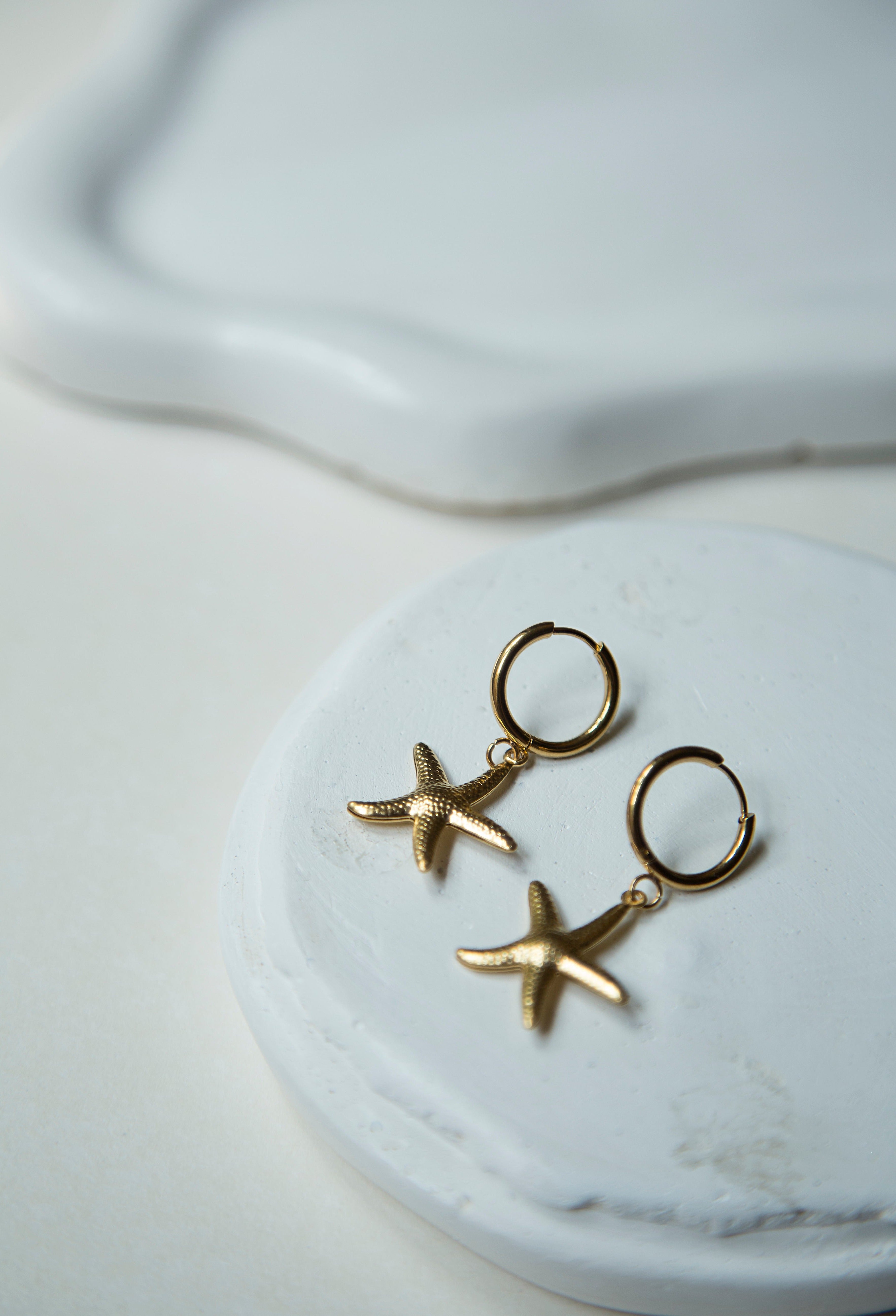 Embrace the spirit of summer with these adorable Starfish Hoop Earrings. They’re versatile enough to pair with your favorite sundress, swimwear, or casual jeans and a tee. Lightweight and comfortable, they won't weigh you down, making them perfect for all-day wear. For a more refined look, pair them with our matching Starfish Necklace.