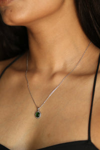 Exquisite gold-plated stainless steel necklace featuring a captivating green pendant.  Crafted to perfection, this necklace adds a touch of sophistication and style to any outfit, making it a must-have addition to your jewelry collection. 