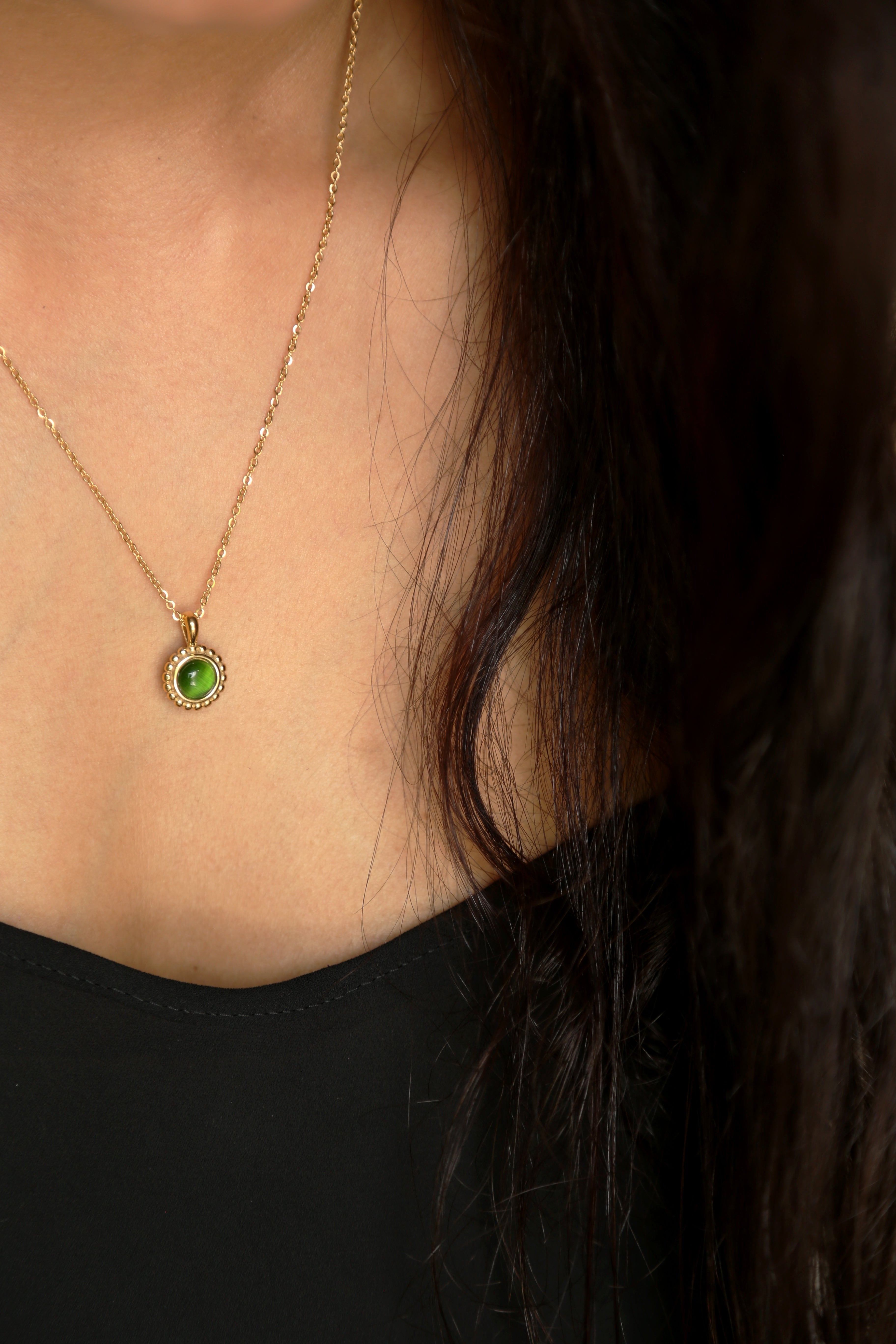Exquisite gold-plated stainless steel necklace featuring a captivating green pendant.  Crafted to perfection, this necklace adds a touch of sophistication and style to any outfit, making it a must-have addition to your jewelry collection. 